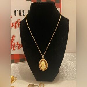 ANGIE STATEMENT NECKLACE